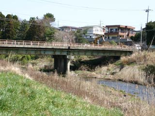 豊良台団地下の橋