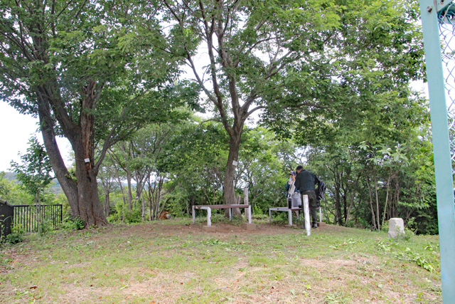 鞍掛山頂上